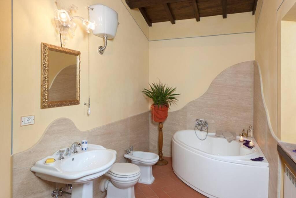 Villa Liz Tuscany, Private Pool, Hot Tub, Property Fenced, Pets Allowed Poppi Exteriör bild