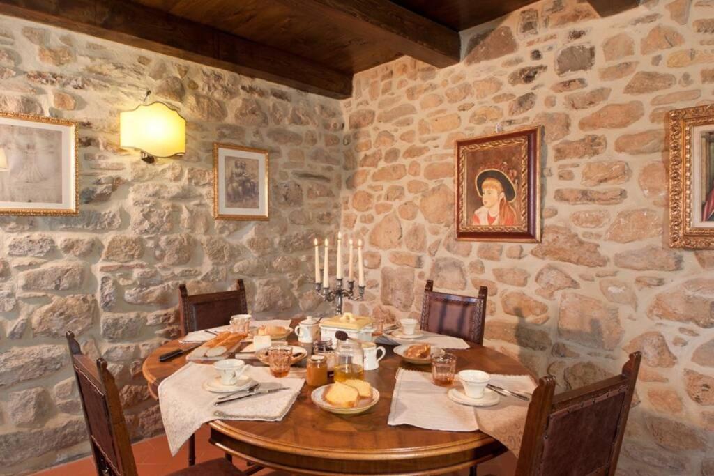 Villa Liz Tuscany, Private Pool, Hot Tub, Property Fenced, Pets Allowed Poppi Exteriör bild